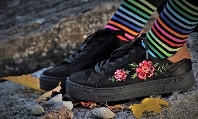 Czy sneakersy pasują do marynarki? Czy sneakersy pasują do marynarki?